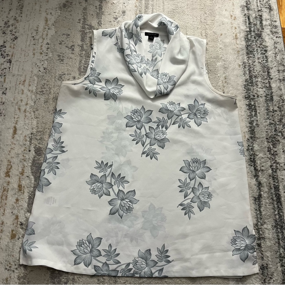Like 🆕 Ann Taylor cowl neck elegant floral print blouse - Picture 2 of 10